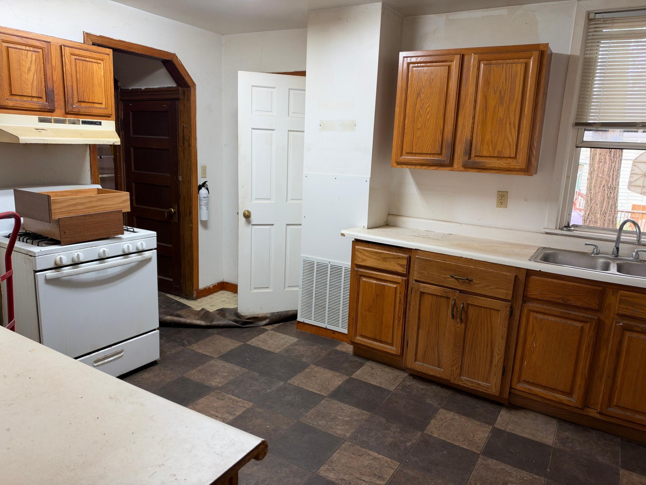 894 5th Street E