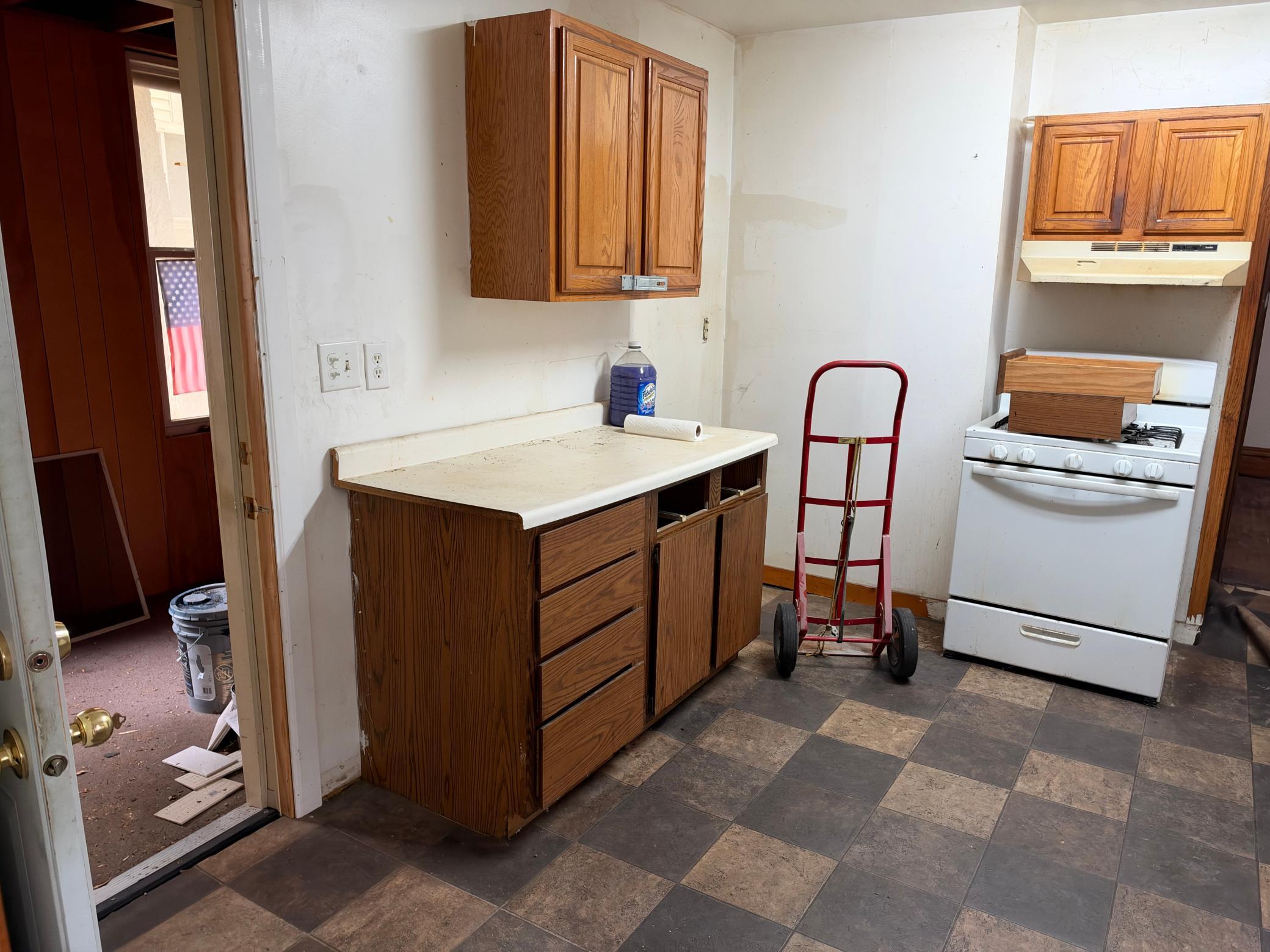 894 5th Street E