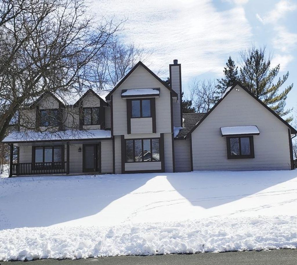 Photo of 12525 Pinehurst Drive, Burnsville, MN 55337 (MLS # 7025476)