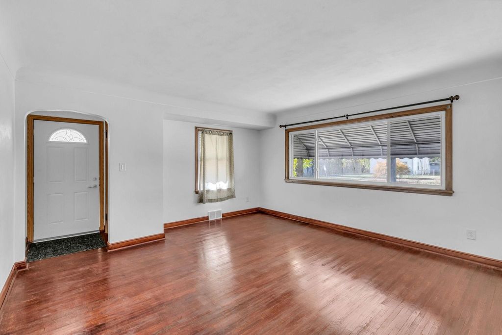 Photo of 1779 Orange Avenue E, Saint Paul, MN 55119 (MLS # 7032737)