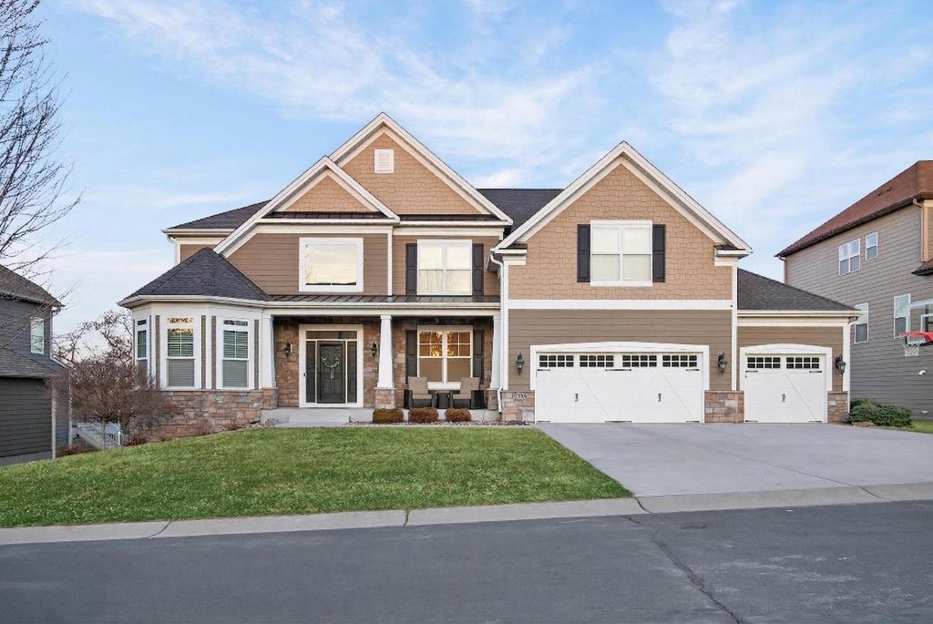 Photo of 9889 Frederick Place, Eden Prairie, MN 55347 (MLS # 7046310)