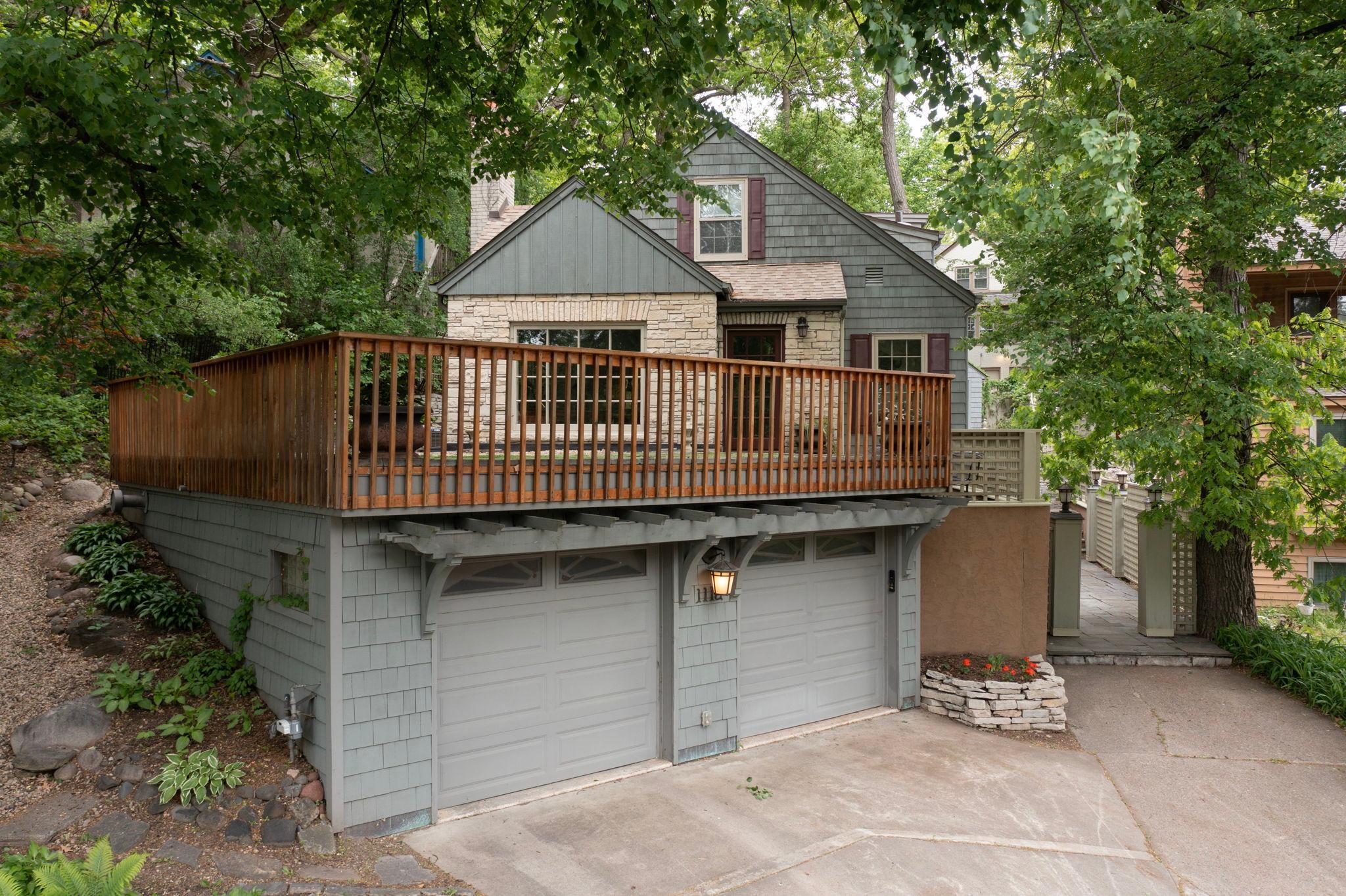 1112 Vincent Avenue S