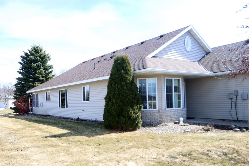 Photo of 601 Cottonwood Avenue N, Litchfield, MN 55355 (MLS # 7044342)