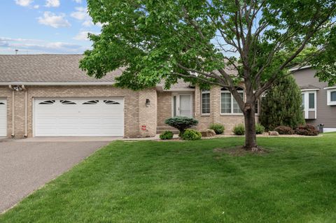 3063 Highpointe Curve Roseville MN 55113