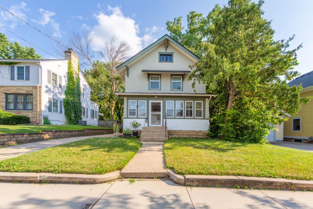Photo of 117 Shaubut Street, Mankato, MN 56001 (MLS # 7137140)