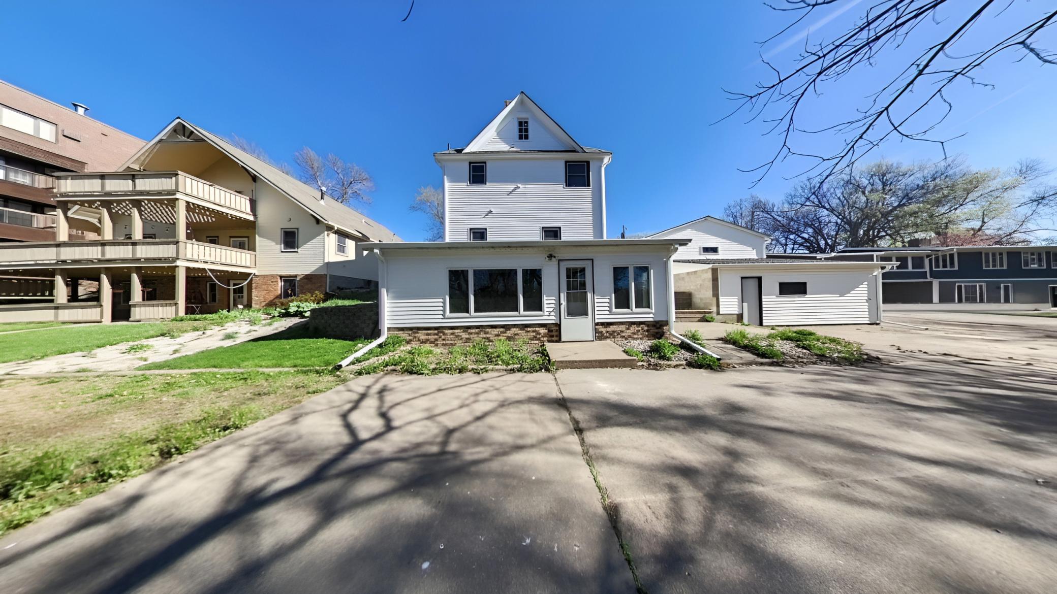 1017 Pine Street - Photo 2