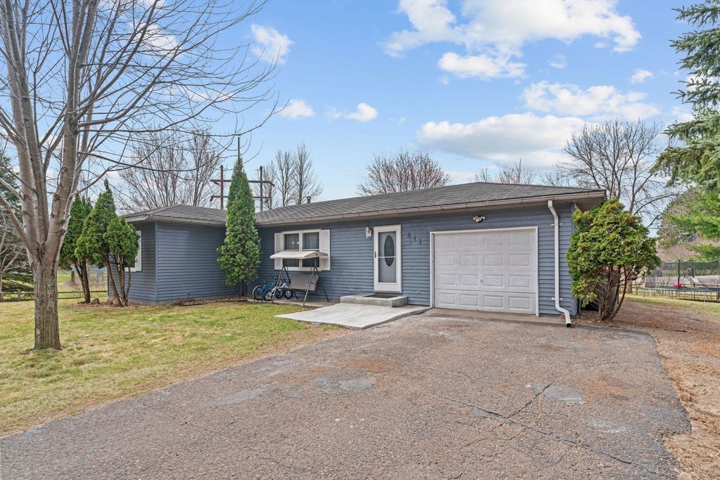 Photo of 811 Page Street SW, Isanti, MN 55040 (MLS # 7056147)