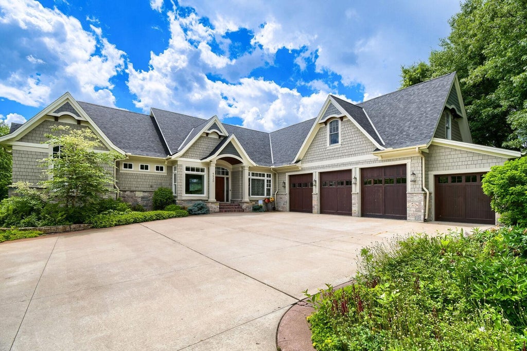 Photo of 9520 Whistling Valley Trail, Lake Elmo, MN 55042 (MLS # 7108249)