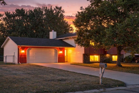 Photo of 8106 Vincent Avenue N, Brooklyn Park, MN 55444 (MLS # 7128412)