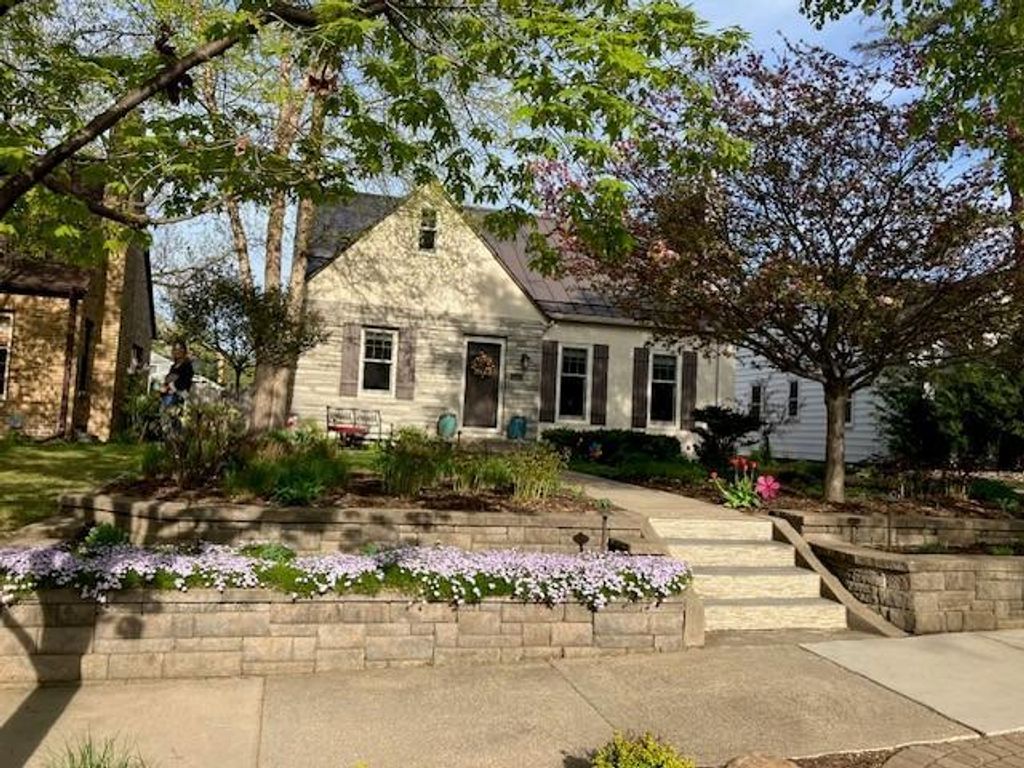 Photo of 3909 Monterey Avenue S, Saint Louis Park, MN 55416 (MLS # 7072943)