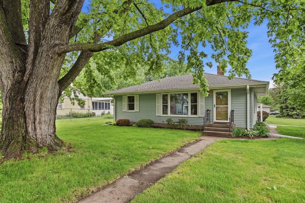 Photo of 1015 Dionne Street, Roseville, MN 55113 (MLS # 7077516)