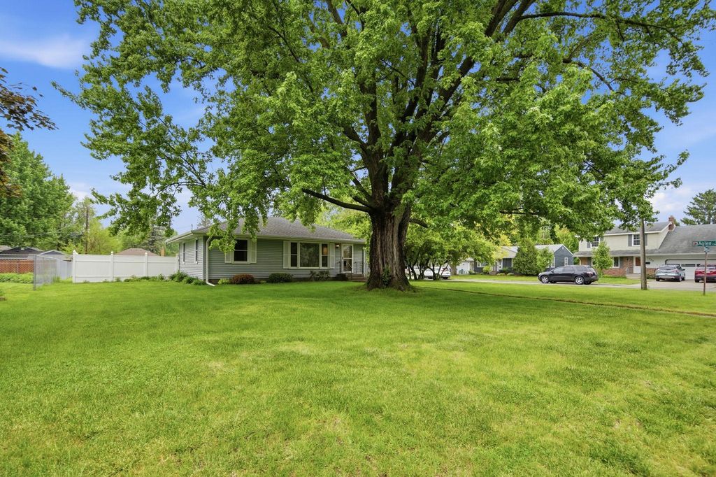 Photo of 1015 Dionne Street, Roseville, MN 55113 (MLS # 7077516)