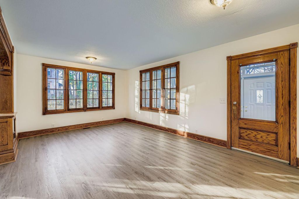 Photo of 988 Reaney Ave Avenue, Saint Paul, MN 55106 (MLS # 6825698)