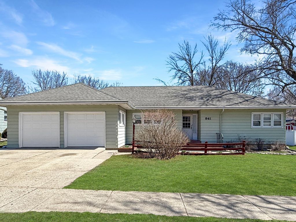 Photo of 841 Redwood Drive, Fairmont, MN 56031 (MLS # 7053777)