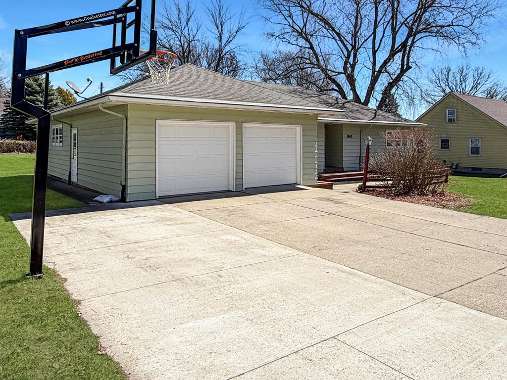 Photo of 841 Redwood Drive, Fairmont, MN 56031 (MLS # 7053777)