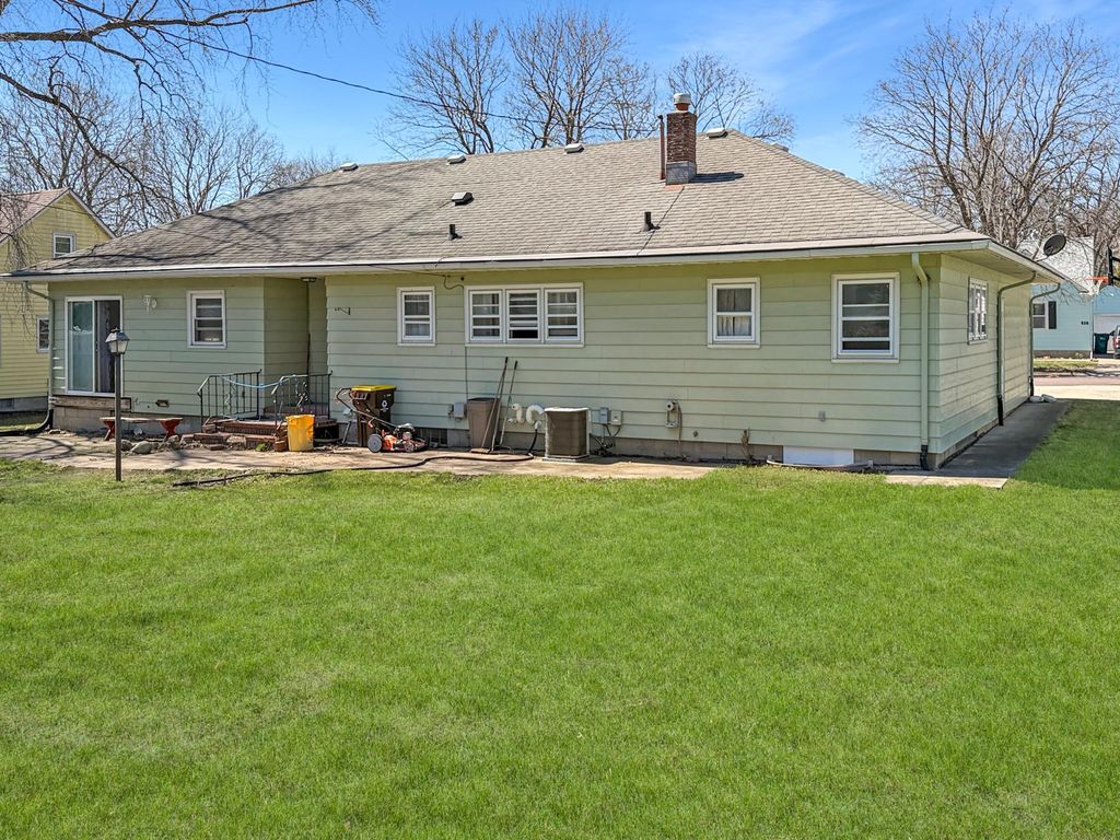 Photo of 841 Redwood Drive, Fairmont, MN 56031 (MLS # 7053777)