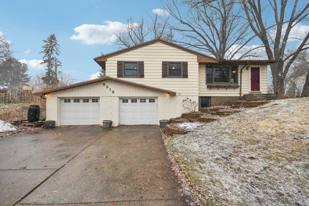 Photo of 6216 Edgewood Avenue, Woodbury, MN 55125 (MLS # 7022321)