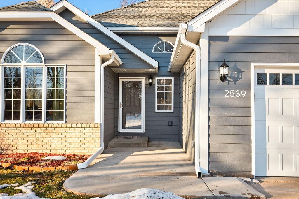 Photo of 2539 Highwood Avenue E, Maplewood, MN 55119 (MLS # 7022159)