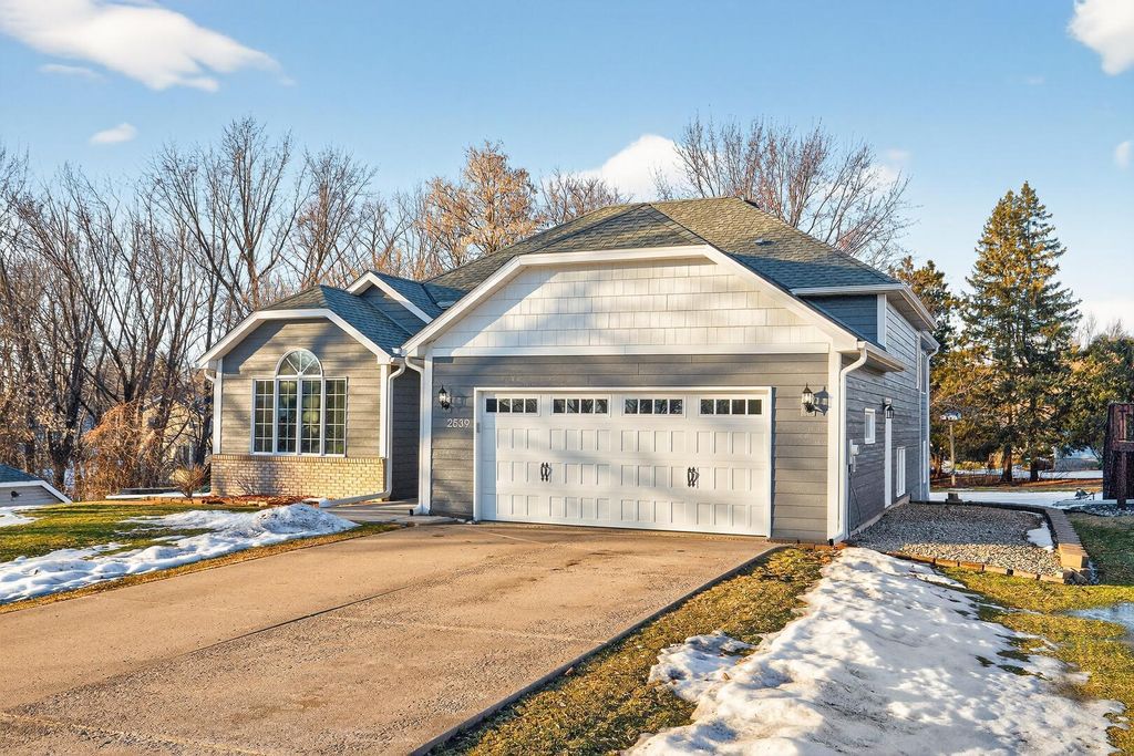 Photo of 2539 Highwood Avenue E, Maplewood, MN 55119 (MLS # 7022159)