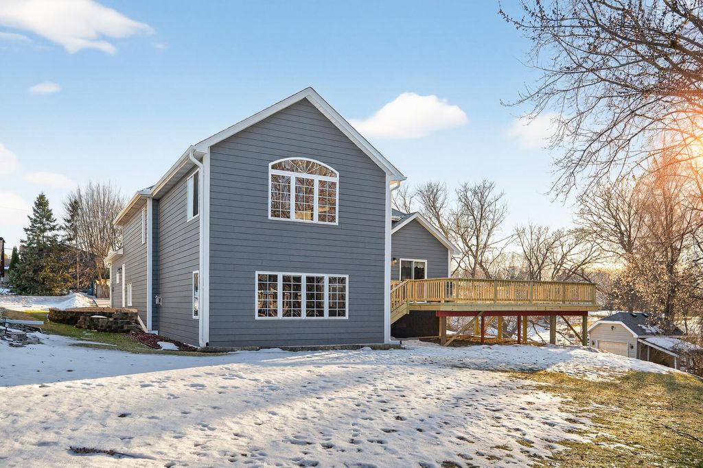 Photo of 2539 Highwood Avenue E, Maplewood, MN 55119 (MLS # 7022159)