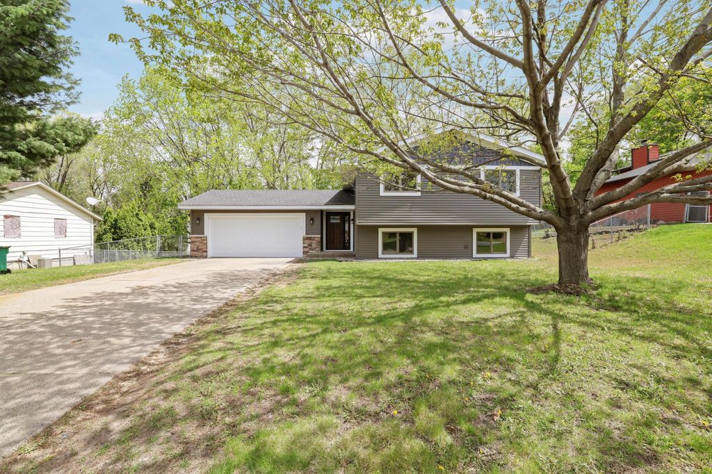 Photo of 8128 Dawn Avenue, Inver Grove Heights, MN 55076 (MLS # 7062497)