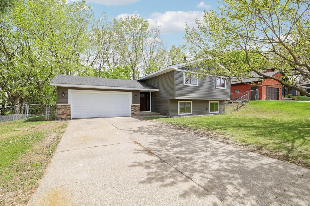 Photo of 8128 Dawn Avenue, Inver Grove Heights, MN 55076 (MLS # 7062497)