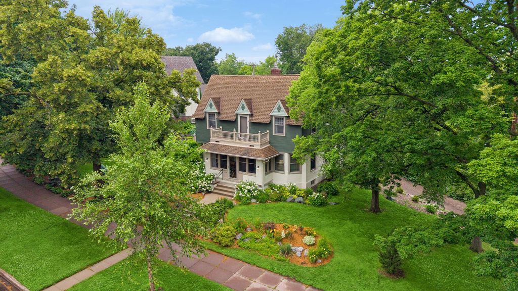 Photo of 1818 Kenwood Parkway, Minneapolis, MN 55405 (MLS # 7115198)
