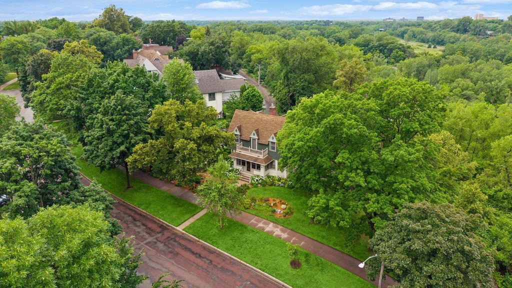 Photo of 1818 Kenwood Parkway, Minneapolis, MN 55405 (MLS # 7115198)