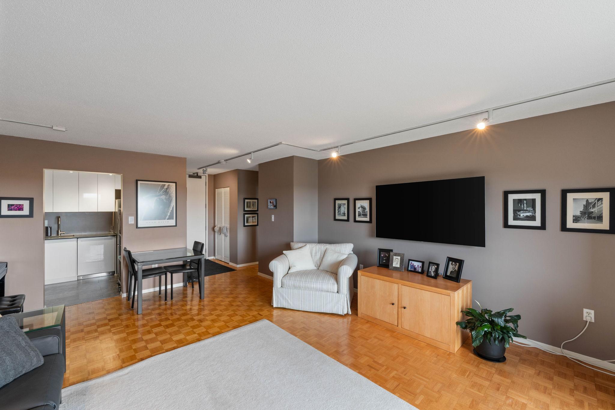 400 Groveland Avenue 1208
