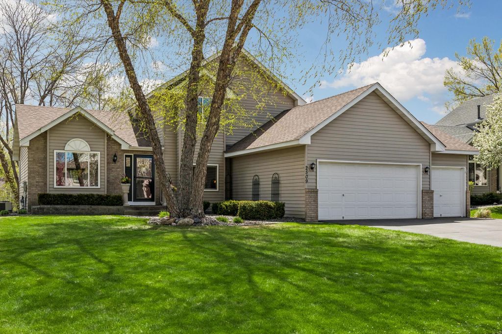 Photo of 2509 Edinbrook Terrace, Brooklyn Park, MN 55443 (MLS # 7068085)