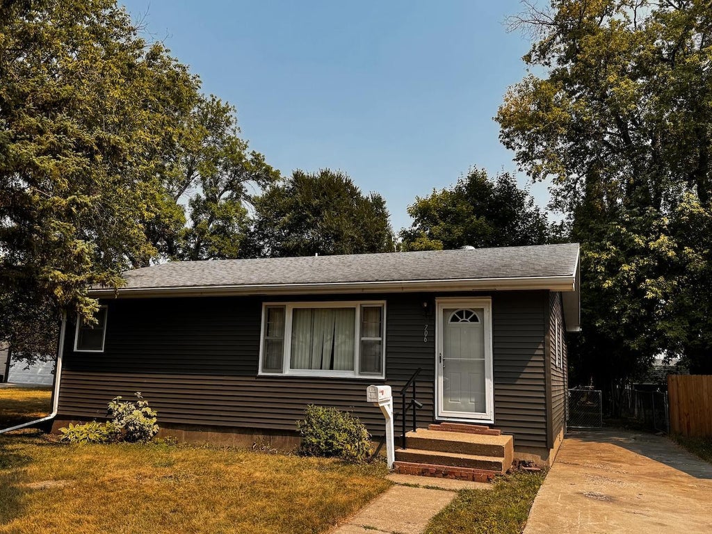 Photo of 706 20th Street N, Moorhead, MN 56560 (MLS # 7126212)