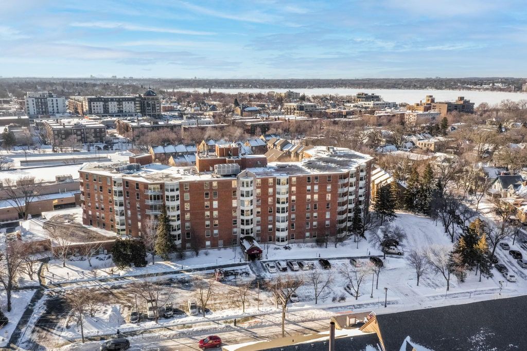 Photo of 1425 W 28th Street #409, Minneapolis, MN 55408 (MLS # 7004025)