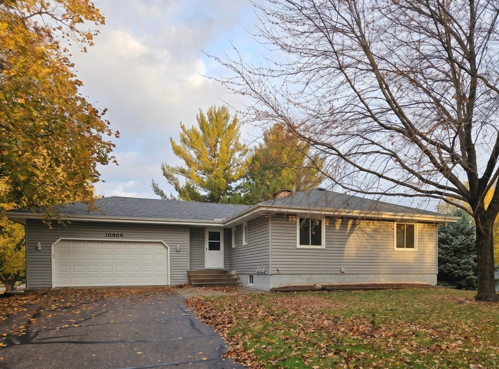 Photo of 10806 Oak Knoll Terrace S, Minnetonka, MN 55305 (MLS # 7167243)