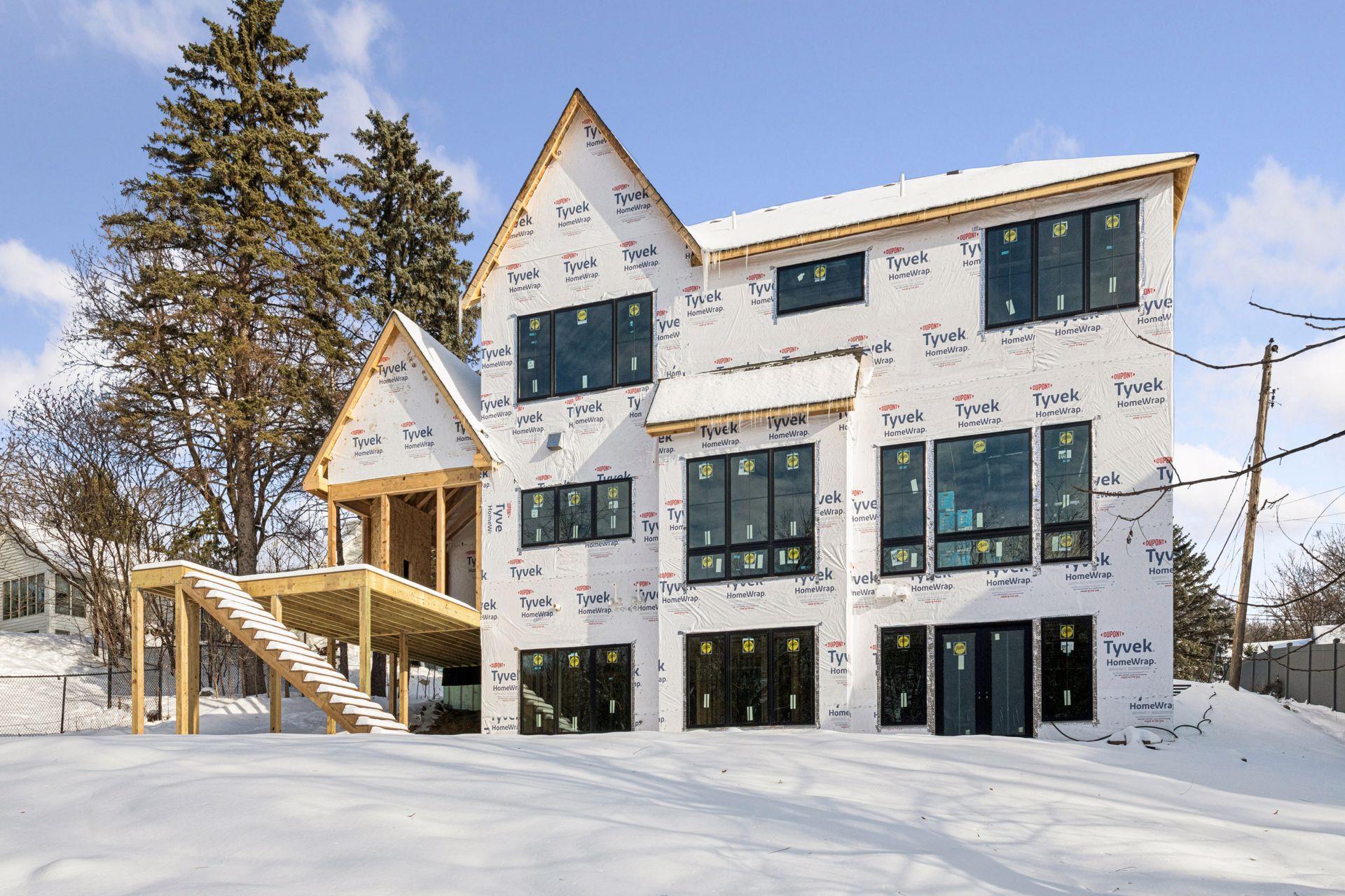 105 Queensland Lane N