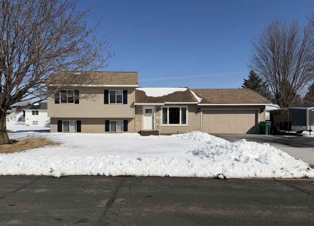 Photo of 519 Sycamore Drive, New Richmond, WI 54017 (MLS # 7039361)