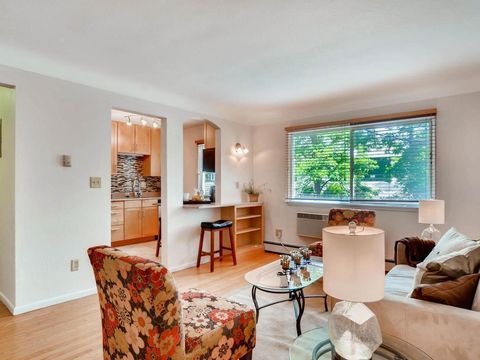 656 Ashland Avenue 11 Saint Paul MN 55104
