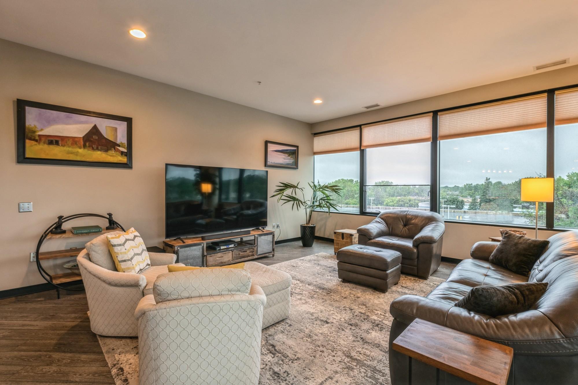 5601 Smetana Drive 313