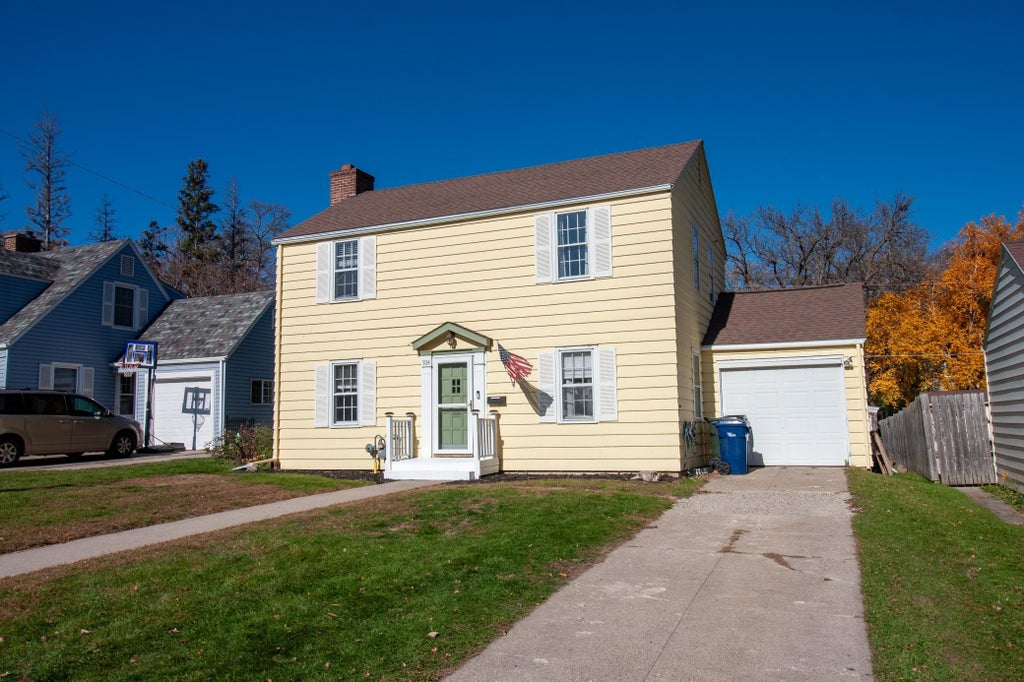 Photo of 924 W Cavour Avenue, Fergus Falls, MN 56537 (MLS # 7164286)