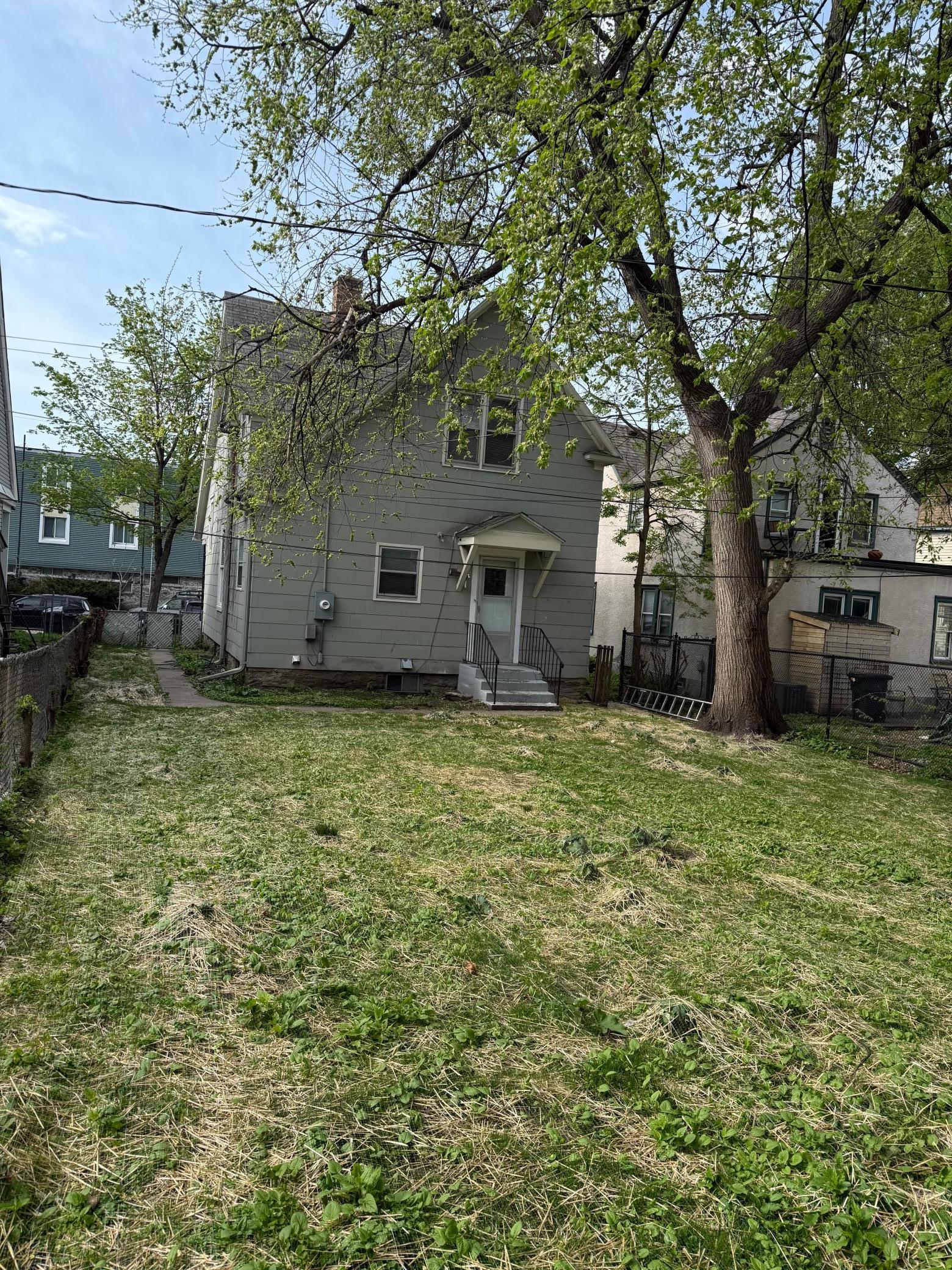 216 27th Street E