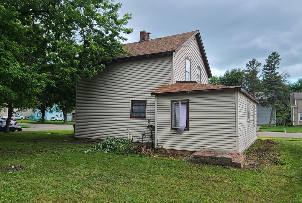 Photo of 410 Lynd Street, Marshall, MN 56258 (MLS # 7064135)