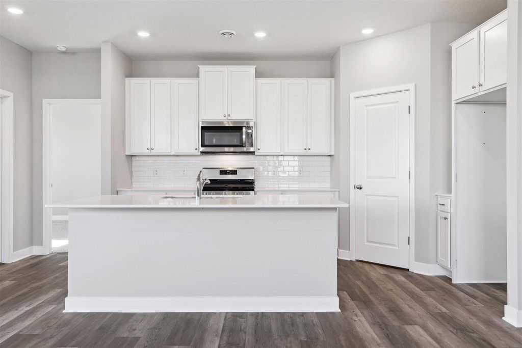 Photo of 17400 Durham Drive, Lakeville, MN 55044 (MLS # 7010055)