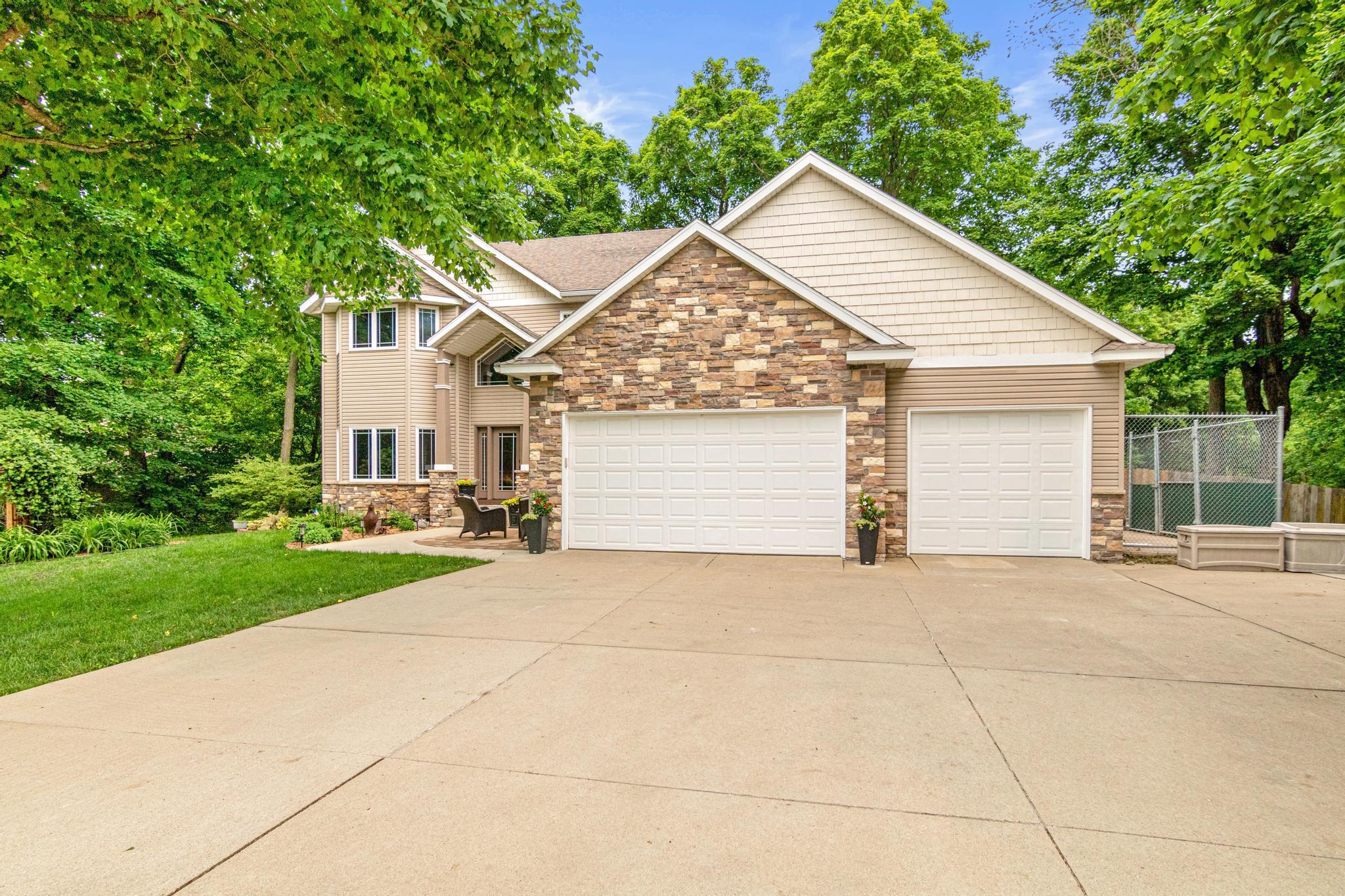 5450 Raven Point Road