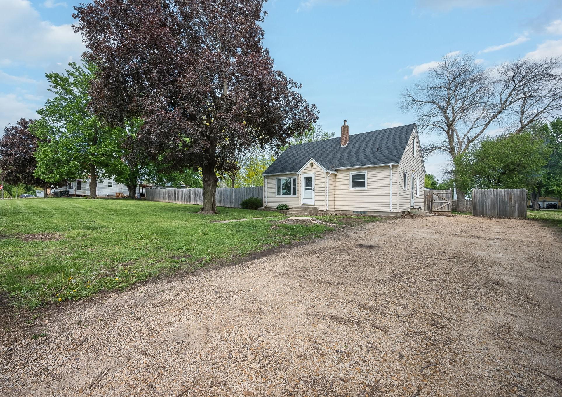 714 3rd Street N - Photo 2