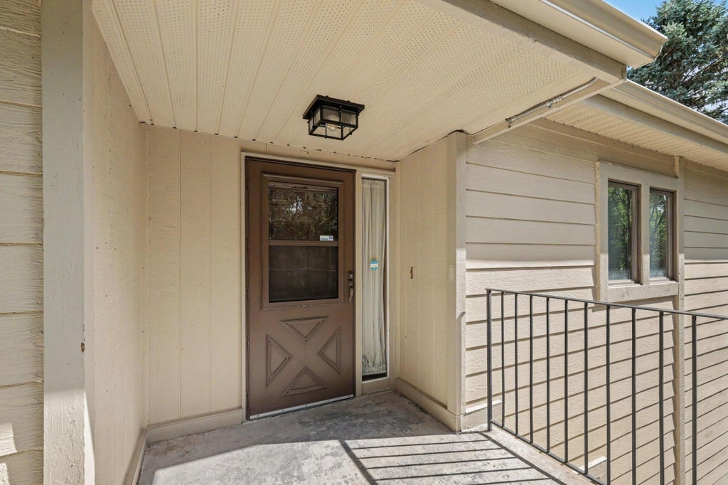 Photo of 1581 Wheelock Lane #206, Saint Paul, MN 55117 (MLS # 7144976)