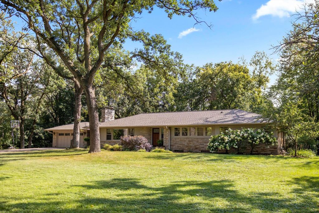 Photo of 15 Saint Albans Road E, Hopkins, MN 55305 (MLS # 7038813)