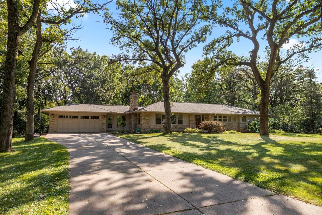 Photo of 15 Saint Albans Road E, Hopkins, MN 55305 (MLS # 7038813)