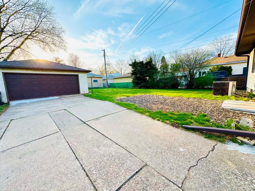 Photo of 465 Ruth Street N, Saint Paul, MN 55119 (MLS # 7059948)