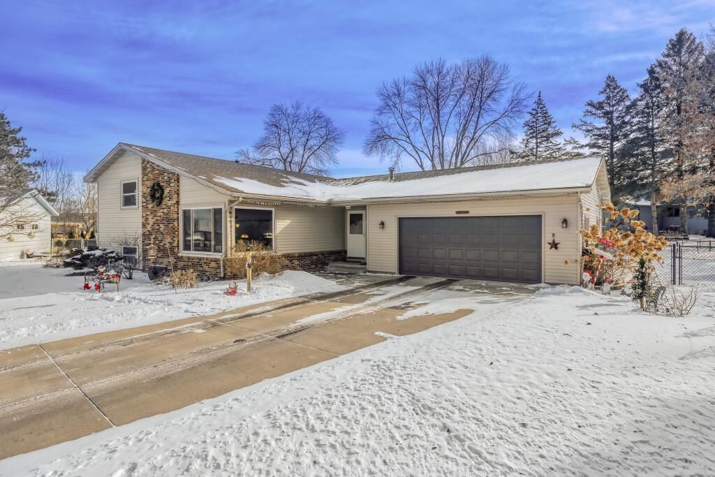 Photo of 608 Fairview Circle, Farmington, MN 55024 (MLS # 7013834)
