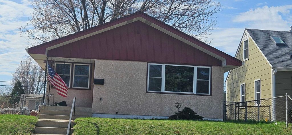 Photo of 1246 Hewitt Avenue, Saint Paul, MN 55104 (MLS # 7057945)