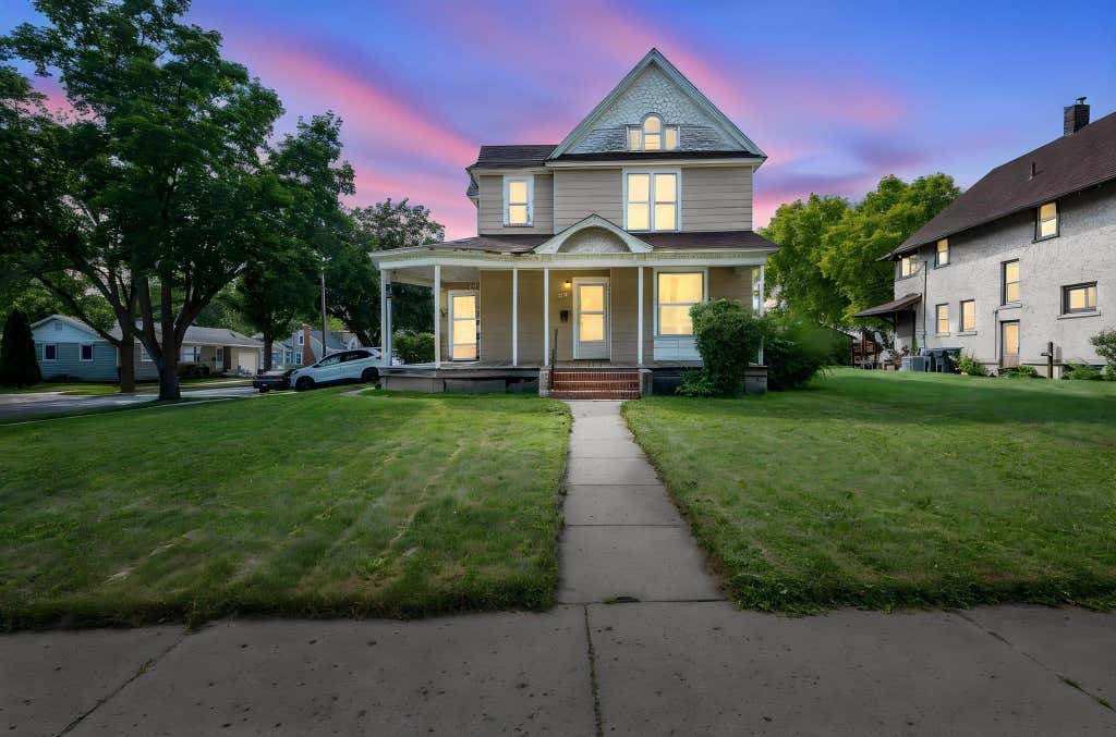Photo of 1404 N 5th Street, Mankato, MN 56001 (MLS # 7112014)